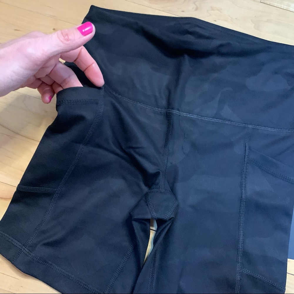 YOGALICIOUS Shorts Lux High Rise Side Pockets Bike Tights Leggings Black Camo XS - Picture 5 of 7